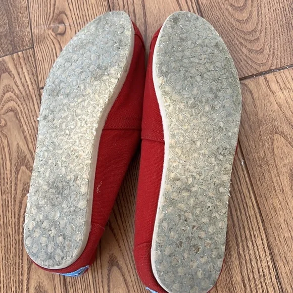 Fun Red TOMS! - Picture 4 of 5
